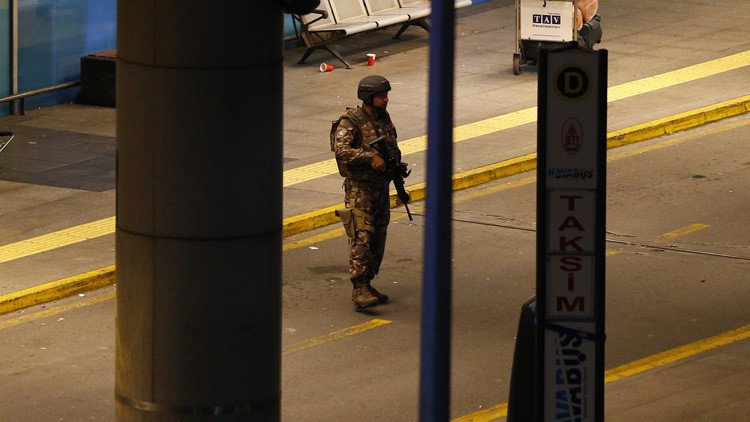 Aeropuerto de Estambul: Dos atacantes se suicidaron antes de pasar por el control de seguridad