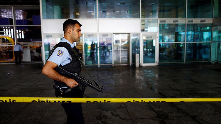 Publican las primeras fotos de dos suicidas del aeropuerto de Estambul