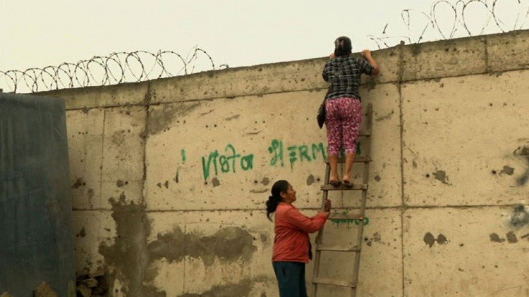 Los 'muros de la vergüenza' que separan a ricos de pobres en América Latina