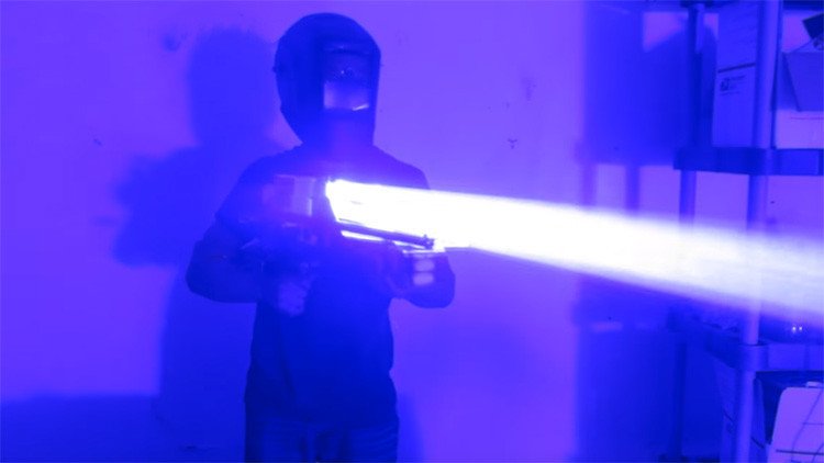 Video: Así funciona una improvisada bazuca láser de 200 vatios