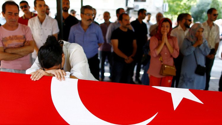 Revés de la fortuna: Llegó a Turquía para salvar a su hijo del EI y murió en el atentado suicida