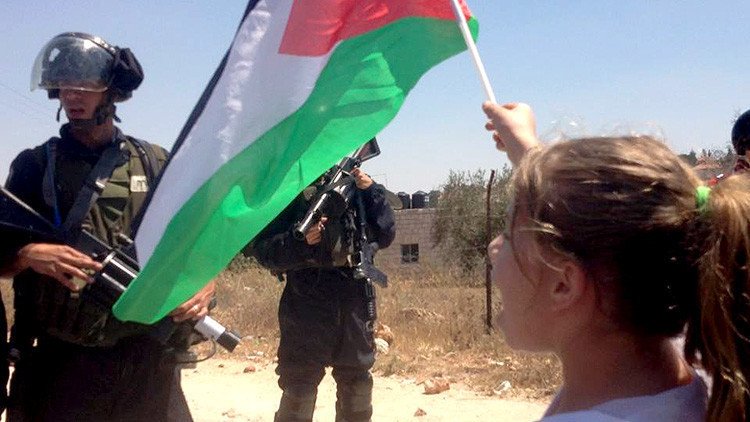"No hay suficientes periodistas aquí": Una niña palestina graba con cámara las agresiones israelíes