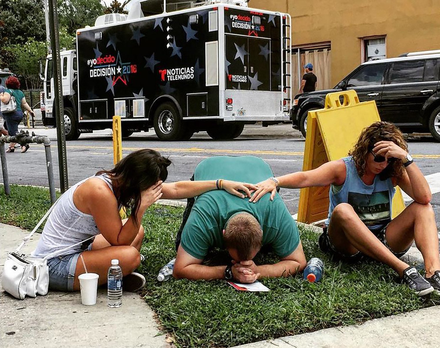 La tragedia de Orlando en 13 conmovedoras fotografías La tragedia de Orlando en 13 conmovedoras fotografías