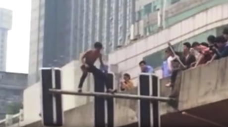 Quiso ayudar a un suicida pero todo salió peor 