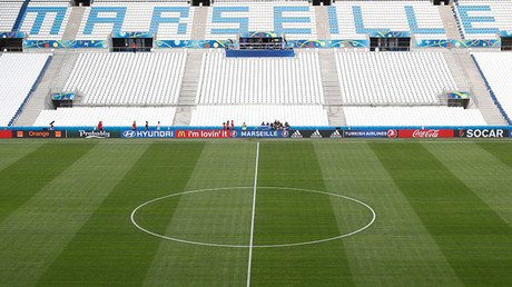 ¿Y los controles? Un periodista accede a la zona restringida de un estadio de la Eurocopa