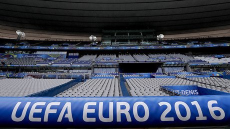 La UEFA multa a Rusia y advierte que puede descalificarla de la Eurocopa