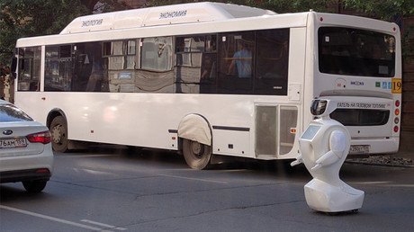 Un robot se escapa dos veces de un centro de pruebas y causa el caos en una ciudad rusa (video)