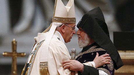 Turquía acusa al papa Francisco de tener "mentalidad de cruzada" por recordar el genocidio armenio