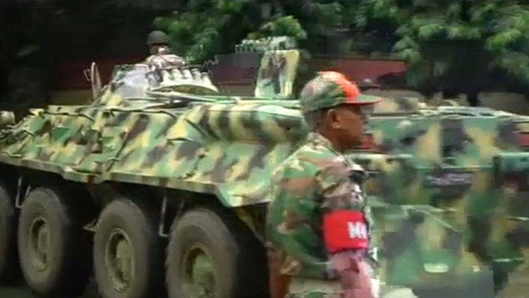 Hombres armados toman rehenes en la zona diplomática de la capital de Bangladés 
