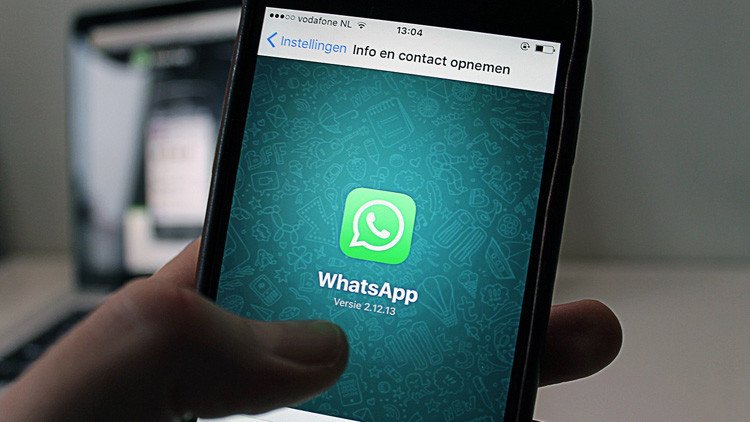 Motivos por los que WhatsApp podría expulsarte, en simples tarjetas