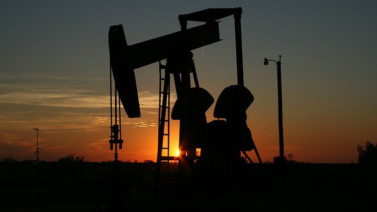 "El precio del petróleo aún caerá hasta los 10 dólares por barril"