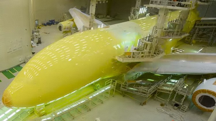 Dos semanas y una tonelada de pintura: video muestra el espectacular cambio de imagen de un A380