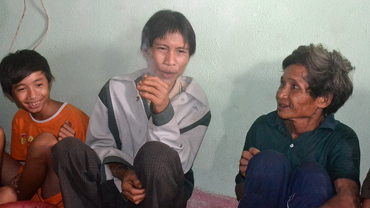 Así se adaptan a la vida moderna dos vietnamitas tras 41 años en la jungla escondiéndose de EE.UU.