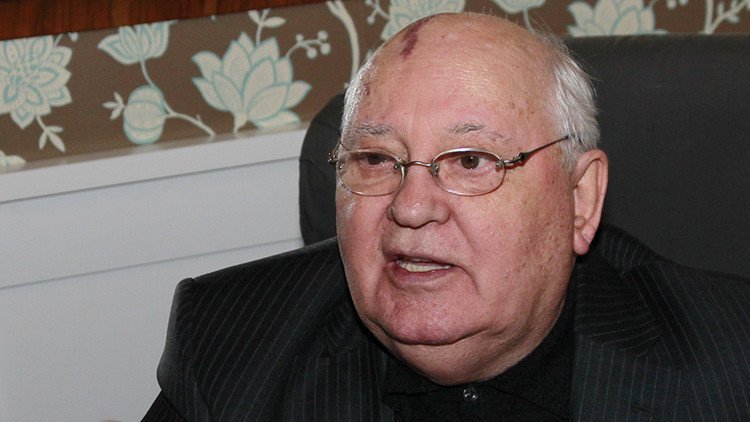 "De la guerra fría a la caliente": Gorbachov critica las decisiones de la OTAN en Varsovia 