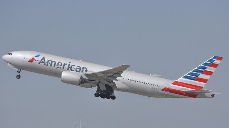 Un avión de American Airlines con ruta Londres-Nueva York declara una emergencia a bordo