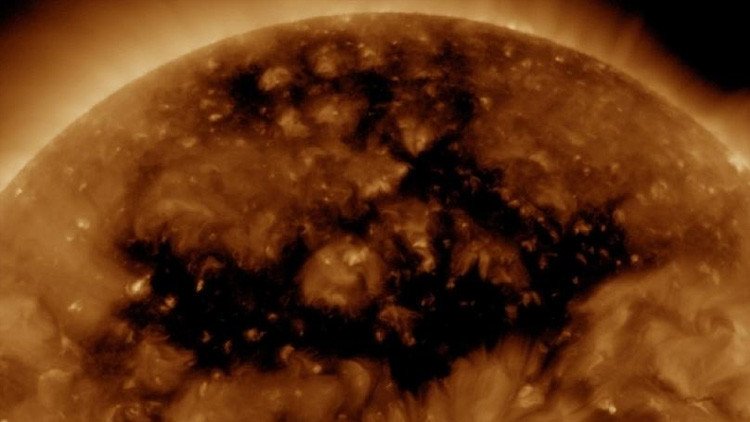 Video: Se forma en el Sol un gigantesco agujero coronal