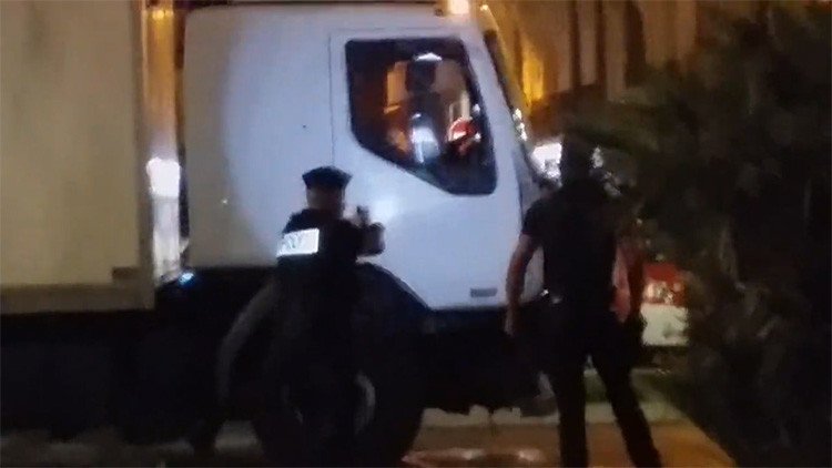 NUEVO VIDEO: La Policía asalta el 'camión de la muerte' en Niza y abate al terrorista