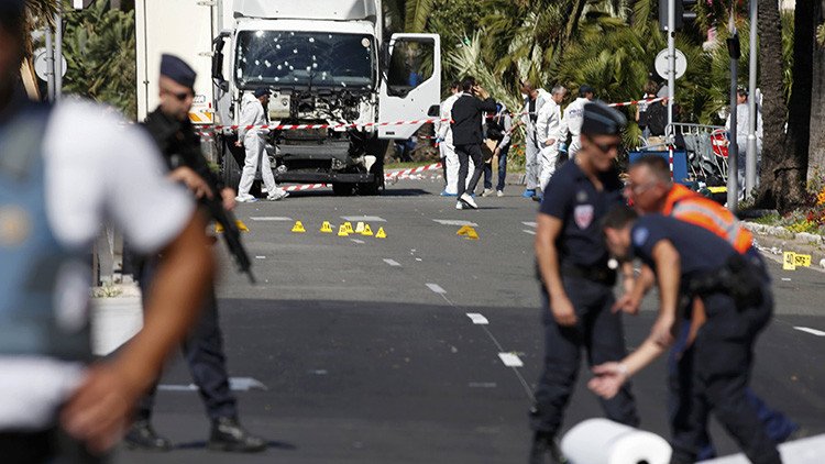 Fuerzas de seguridad francesas registran un camión sospechoso cerca de Niza