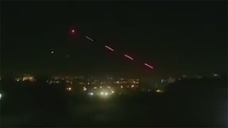 Video: Captan el momento en que un helicóptero militar abre fuego en Ankara