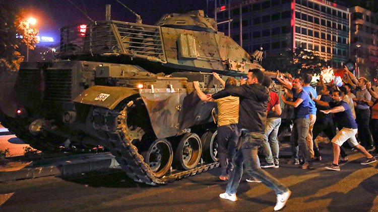 Así frenó la población el alzamiento militar en Turquía