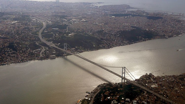 Turquía: Cierran el estrecho del Bósforo para los buques tanque