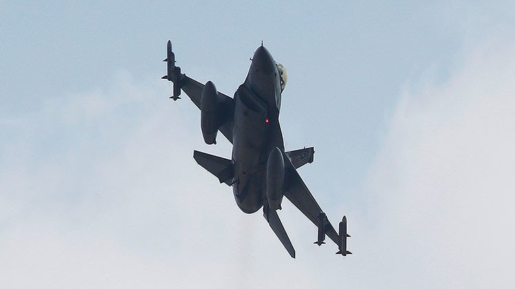 Vídeo: Un caza F-16 bombardea el palacio presidencial de Ankara