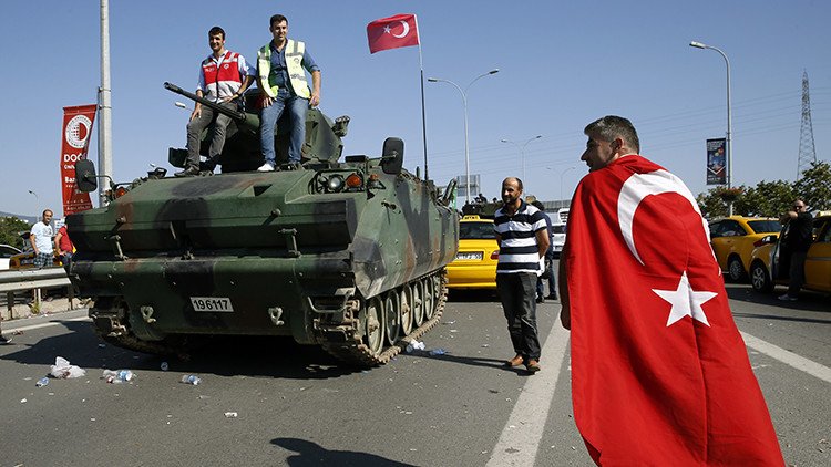 Militares turcos han aterrizado en Grecia y piden asilo político