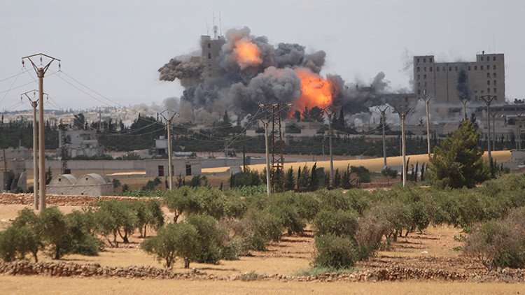Siria: Fuerte explosión en una fábrica militar en Alepo