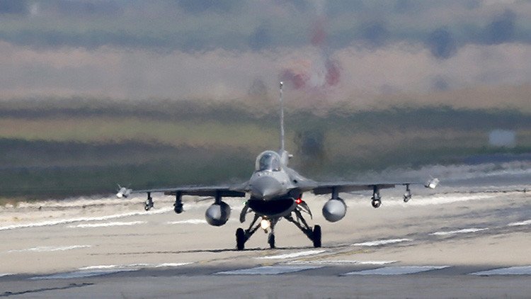 Varios cazas F-16 sobrevuelan el sur de Turquía