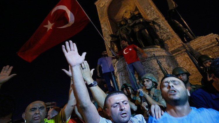 "En dos años otro golpe de Estado sacudirá Turquía"
