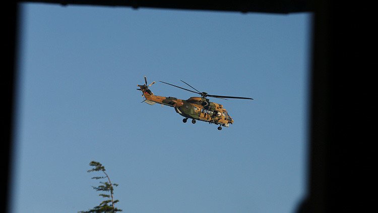 VIDEO: Un helicóptero dispara a un edificio estatal de Turquía y la gente huye presa del pánico