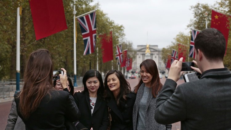 El pueblo inglés sin ningún atractivo que de repente fue 'invadido' por miles de turistas chinos
