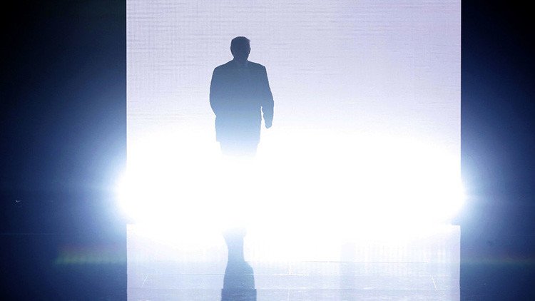 ¿E.T. o WWE? Twitter explota con la entrada de Trump en la Convención Republicana