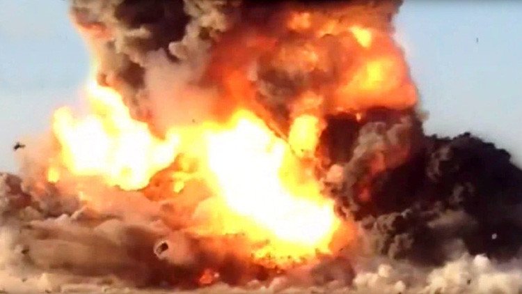 Atentado fallido: Las fuerzas iraquíes destruyen un camión suicida del EI (FUERTE VIDEO)