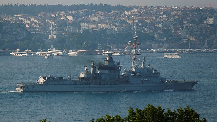 14 buques de guerra turcos fuertemente armados navegan fuera de control