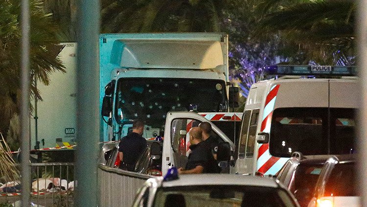 La foto del mal: El terrorista de Niza se tomó una 'selfie' en el camión que utilizó en el atentado
