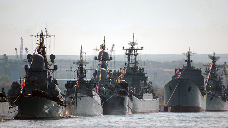 La Flota del Mar Negro rusa 'enseña los dientes' con sus últimos buques avanzados