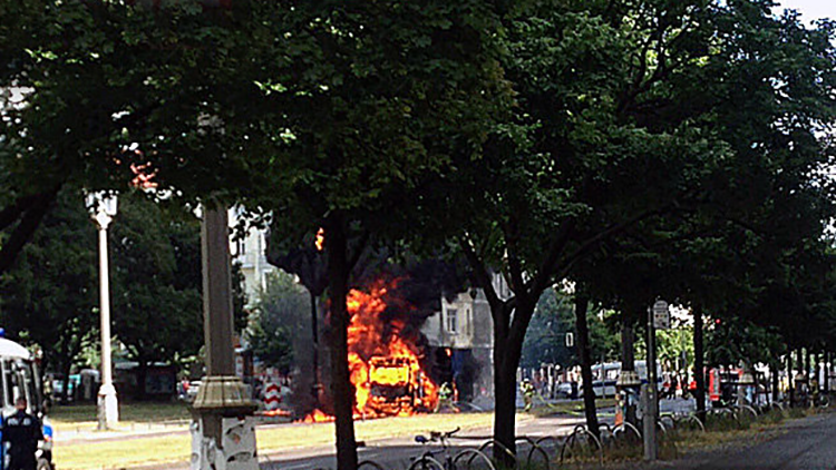 Video, fotos: Reportan un fuerte incendio en Berlín