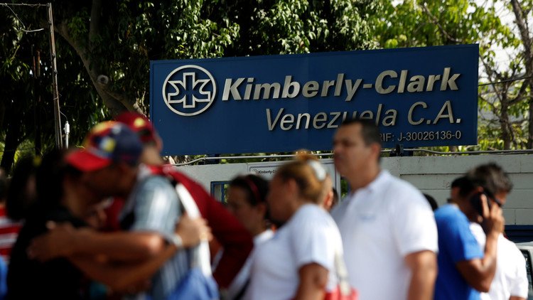 Venezolanos que ocupan Kimberly Clark a RT: "Ninguna persona de la empresa nos dio la cara"