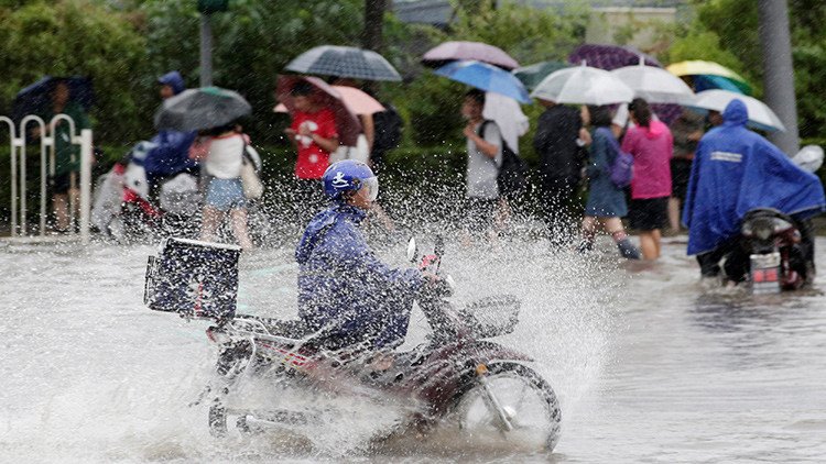 China: 13 muertos y  numerosos heridos por las fuertes lluvias, y lo peor está por llegar (fotos)