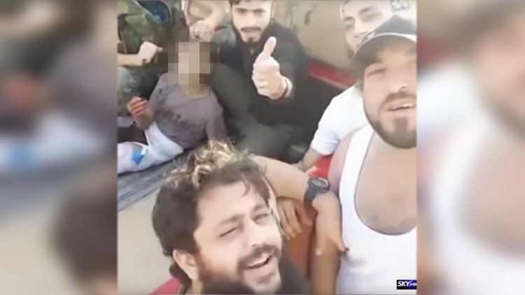 Publican el video de la decapitación de un niño por rebeldes sirios (VIDEO MUY FUERTE 18+)