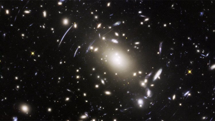 Hubble captura fotos que explican el comportamiento de galaxias lejanas