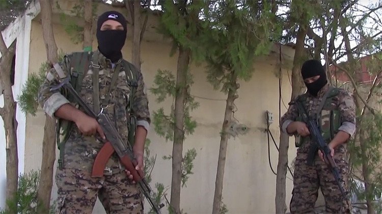 Video: Detienen a miembros del Estado Islámico con ropa de mujer en la ciudad siria de  Manbij
