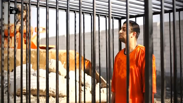 Un exprisionero del EI explica cómo los yihadistas torturan con 'la alfombra voladora' (FOTO)