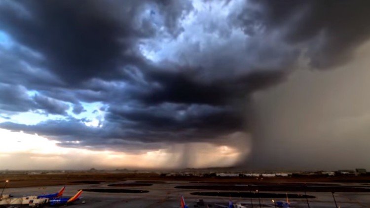 Microrráfaga: un fotógrafo filma este raro fenómeno meteorológico sobre EE.UU.