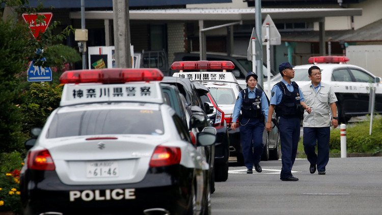 El atacante de Japón llevaba una bolsa llena de cuchillos manchados de sangre