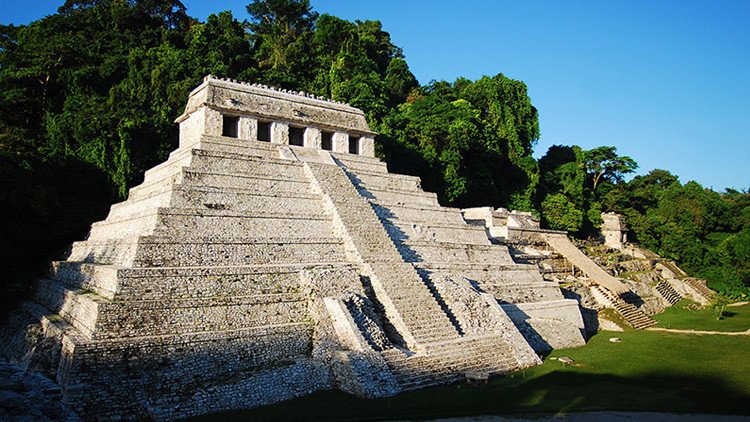 Descubren un canal que 'lleva al inframundo' bajo la tumba de un rey maya en México