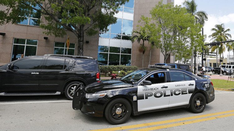 EE.UU.: Evacuan una comisaría de policía de Miami por un paquete sospechoso