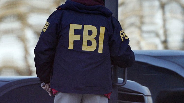 Un estadounidense choca su camión contra una sede del FBI