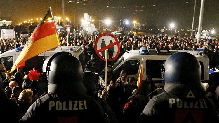 La aparición de falsas escenas de crimen en estaciones alemanas disparan el miedo a los inmigrantes